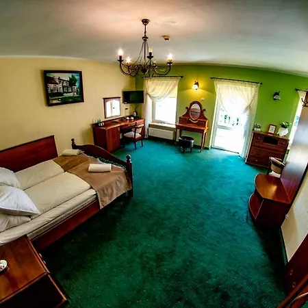 Prázdninový areál Dworek Debowko 2*